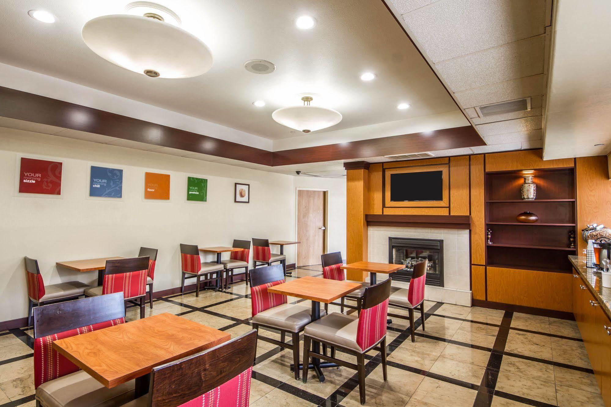 Comfort Inn & Suites Oakland Airport Exteriér fotografie